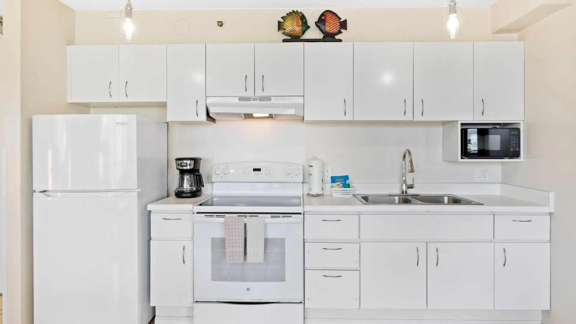 Apartment Cozy Waikiki Getaway, Stroll To Beach With Free Parking Honolulu