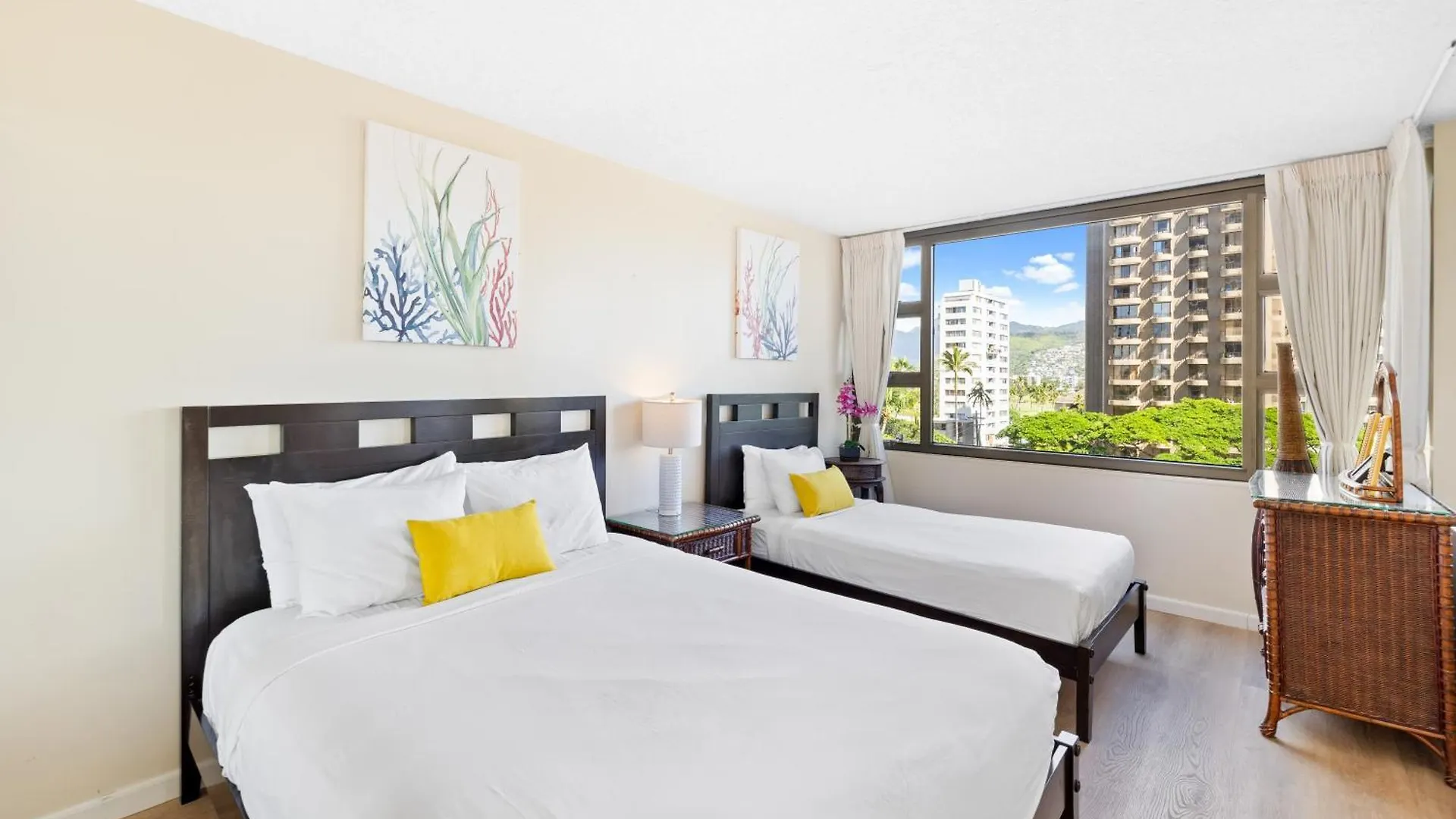 Cozy Waikiki Getaway, Stroll To Beach With Free Parking Honolulu Apartment