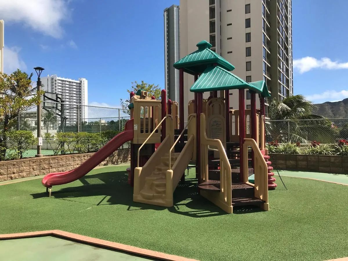 Apartment Cozy Waikiki Getaway, Stroll To Beach With Free Parking Honolulu